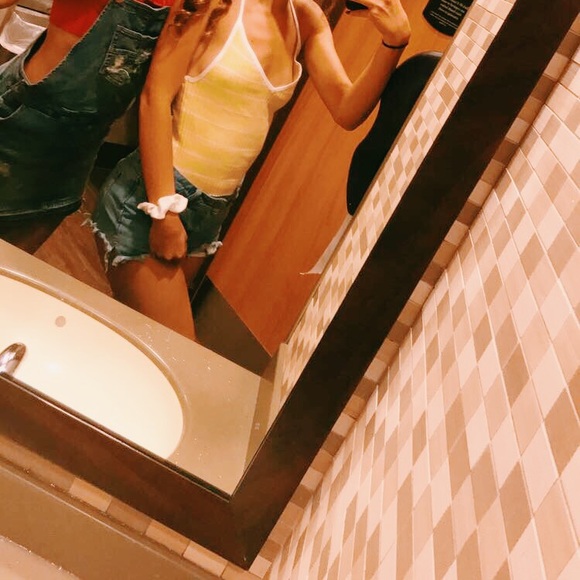 PacSun Tops - Cute yellow tank top